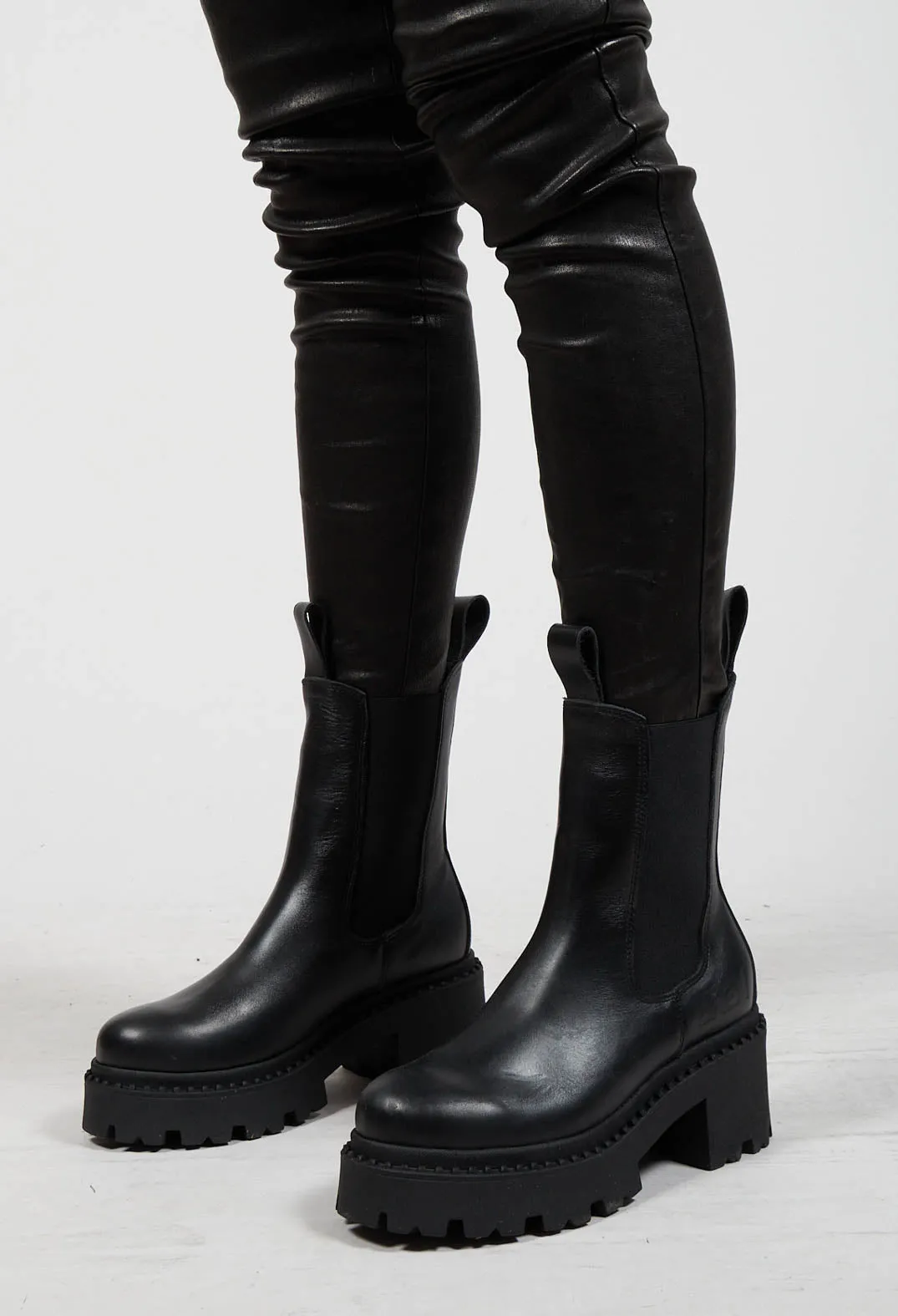 Chelsea Heel Boots in New Black