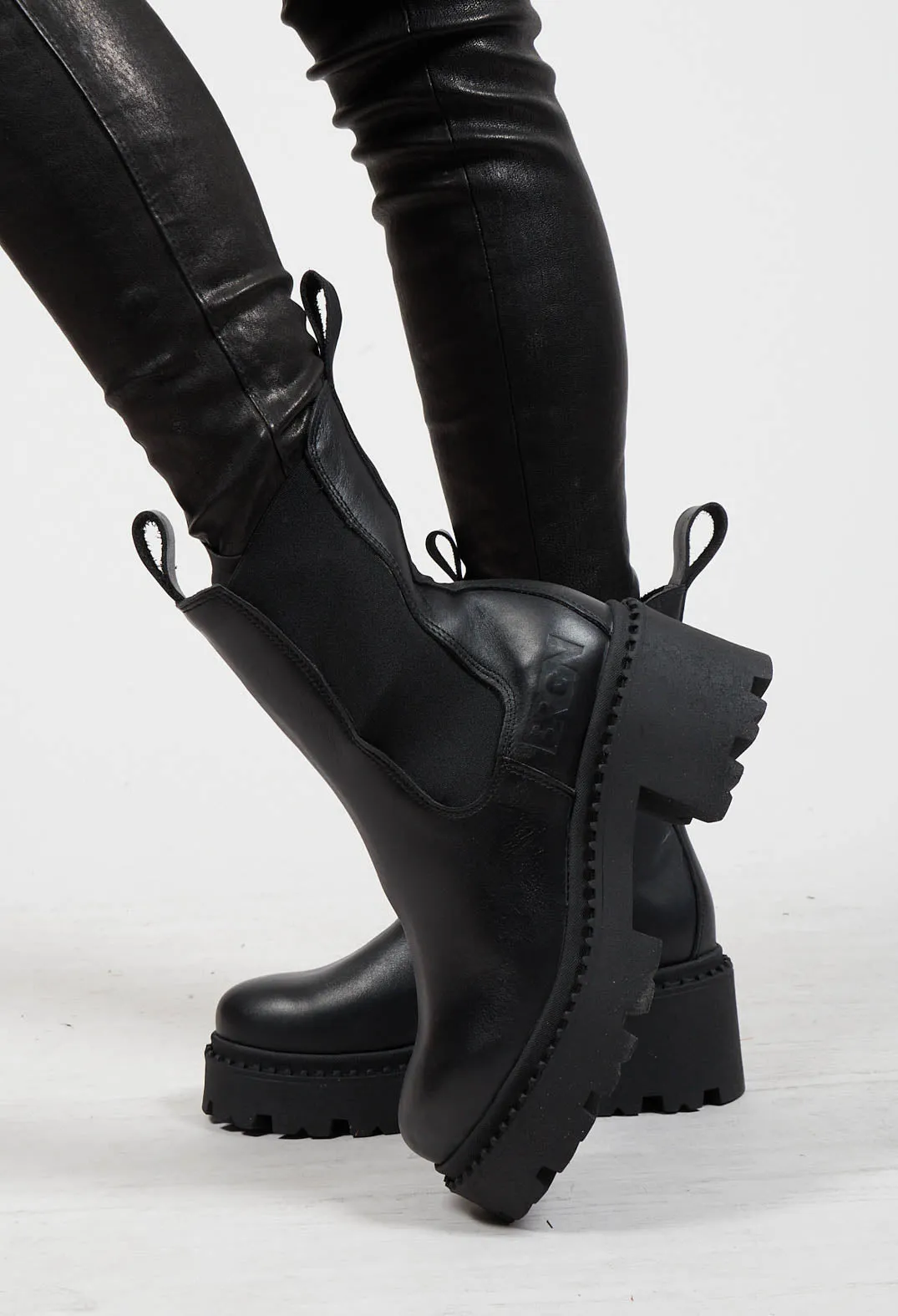 Chelsea Heel Boots in New Black