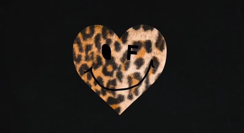 GRAVER  |[GRAVER]★ELBOW LEOPARD HEART HOODIE